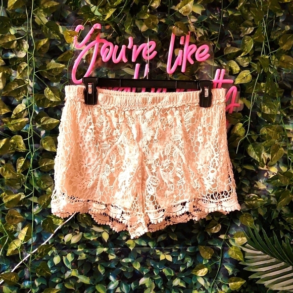 Cream Crochet Lace Detail Loose Fit Shorts - Picture 1 of 5